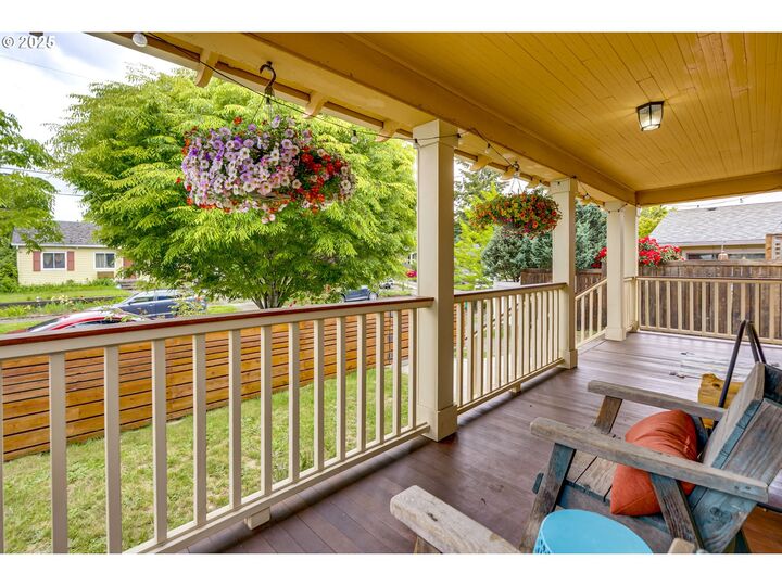 Property Photo: 8113 SE Morrison St OR 97215