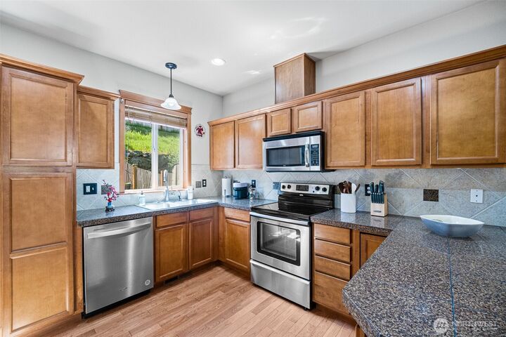 Property Photo:  524  Pilchuck Path  WA 98201 