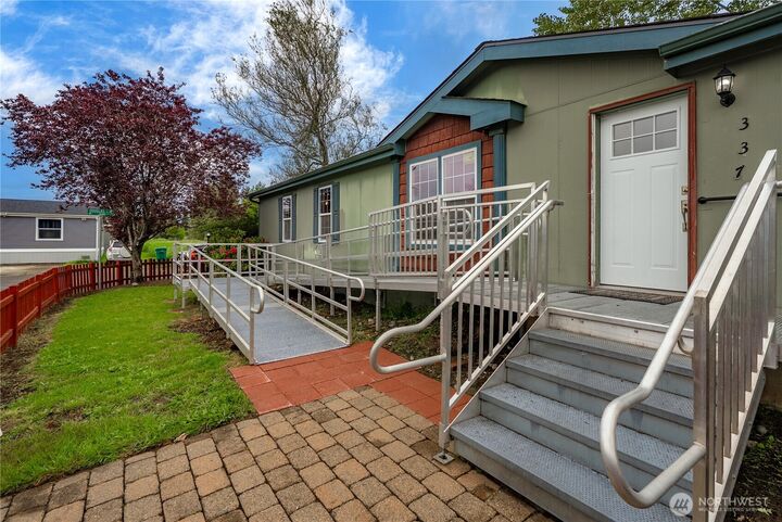 Property Photo:  337  Redwood Street  WA 98022 