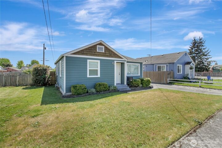 Property Photo:  1608  9th Street  WA 98270 