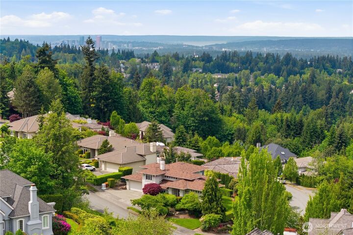 Property Photo:  17288 SE 57th Place  WA 98006 