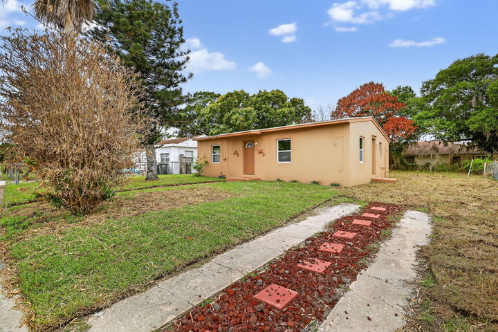 Property Photo:  405 N 22nd Street  FL 34950 