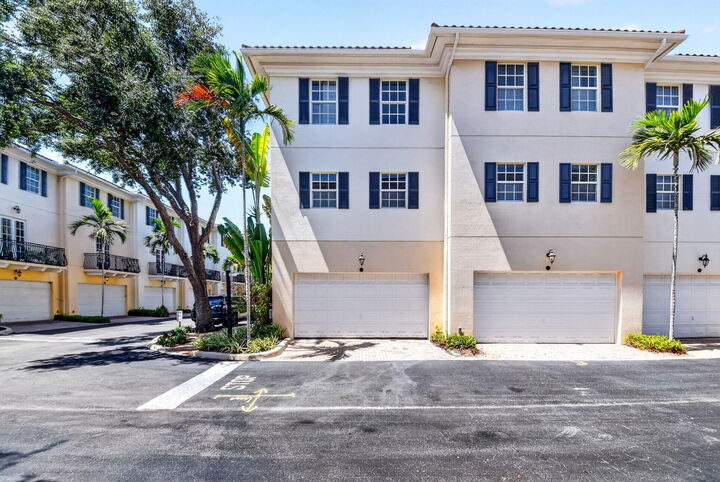 Property Photo: 2502 N Dixie Highway 32 FL 33460