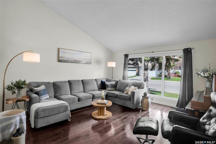 Property Photo: 262 Christopher Crescent SK S7J 3R6