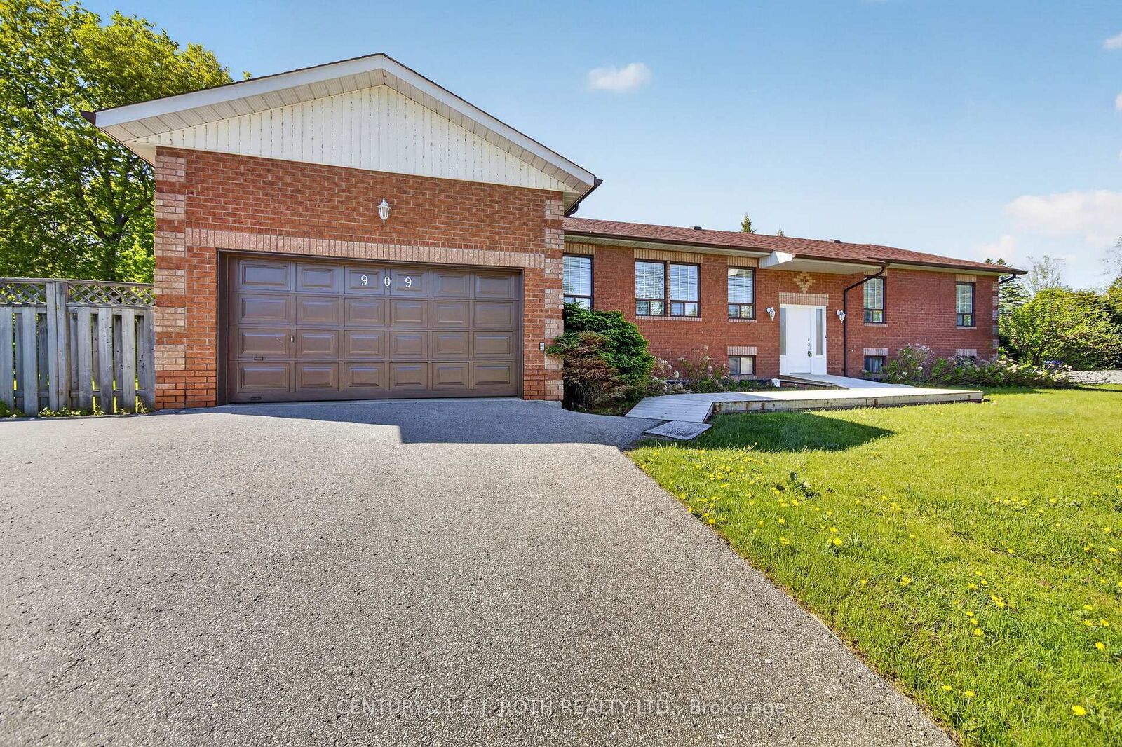 Property Photo:  909 Lebanon Drive  ON L9S 2B9 