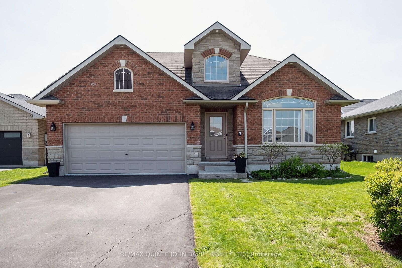 Property Photo: 3 Spencer Court ON K8V 6X7