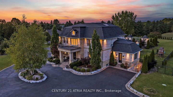Photo de la propriété:  111 Lake Woods Drive  ON L4A 1P1 