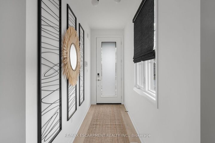 953 Clare Avenue — photo 1