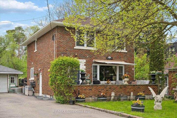 786 Stirling Avenue S — photo 1