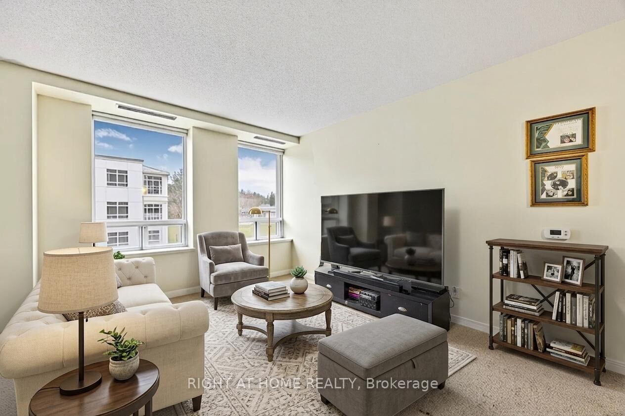 Property Photo: 74 Ross Street 53 ON L4N 1G3