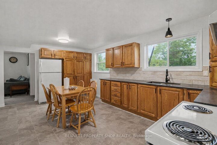 Property Photo: 1312 Avenue R Avenue ON K1G 0B9