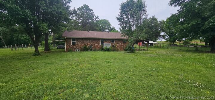 Property Photo:  469958 E 1099 Road  OK 74948 