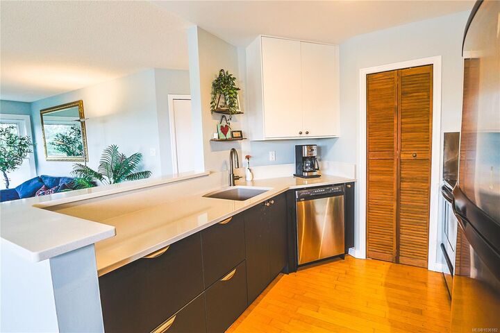 Property Photo:  4030 Quadra St 604  BC V8X 1K2 