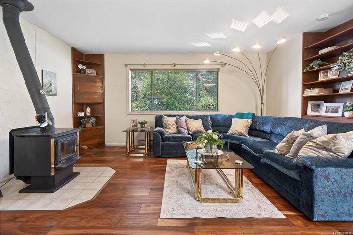 Property Photo: 624 Totem Cres BC V9M 3J3