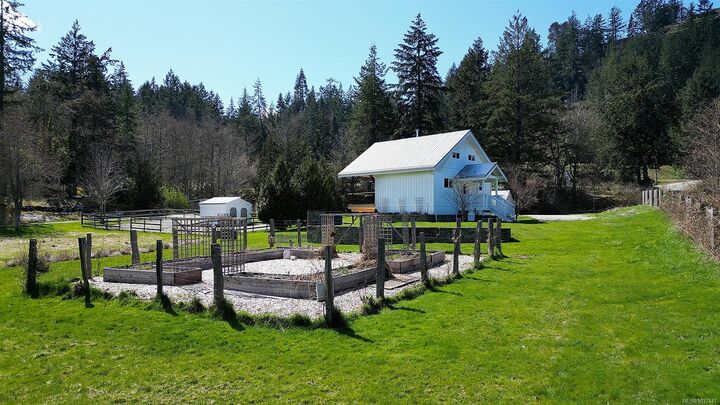 Property Photo: 1502 Fulford-Ganges Rd BC V8K 2A2