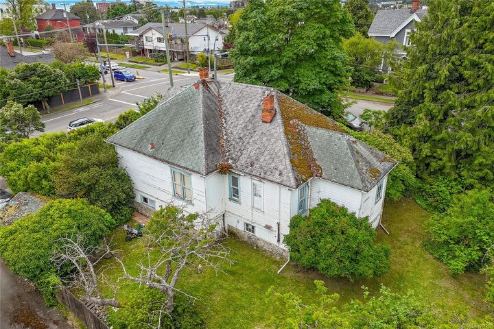 Property Photo: 225 Skinner St SE BC V9A 3B2