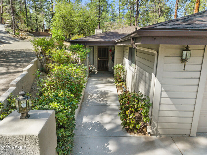 Property Photo: 305 Ridge Court AZ 86303