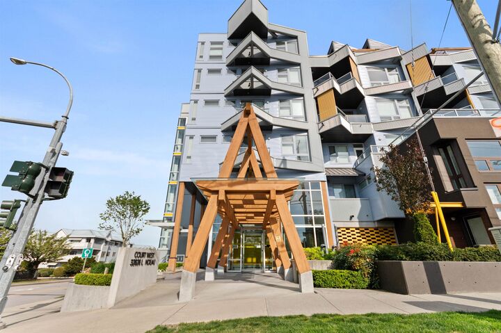 Property Photo: 32828 Landeau Place 6 BC V2S 0M4