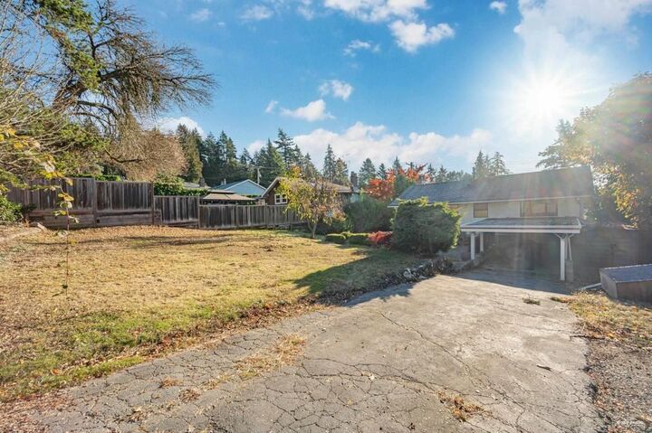 Property Photo: 332 Laurentian Crescent BC V3K 1Y1