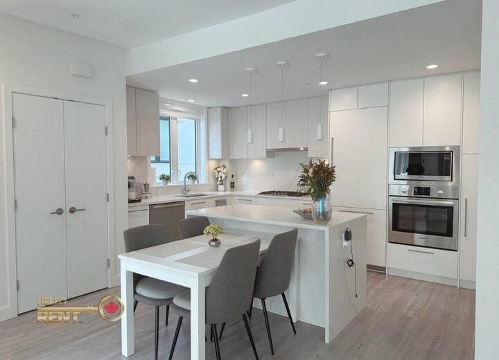 Property Photo: 2039 Glenaire Drive 245 BC V7P 1X5