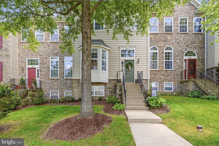 Property Photo: 405 Leeds Ridge Court VA 20132