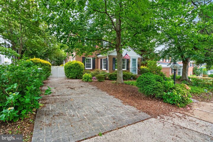 Property Photo:  1521 N Kenilworth Street  VA 22205 