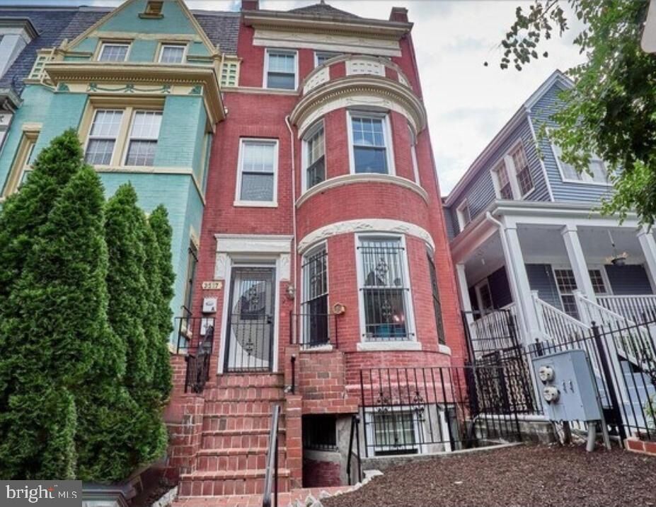 Property Photo:  3517 10th Street NW  DC 20010 