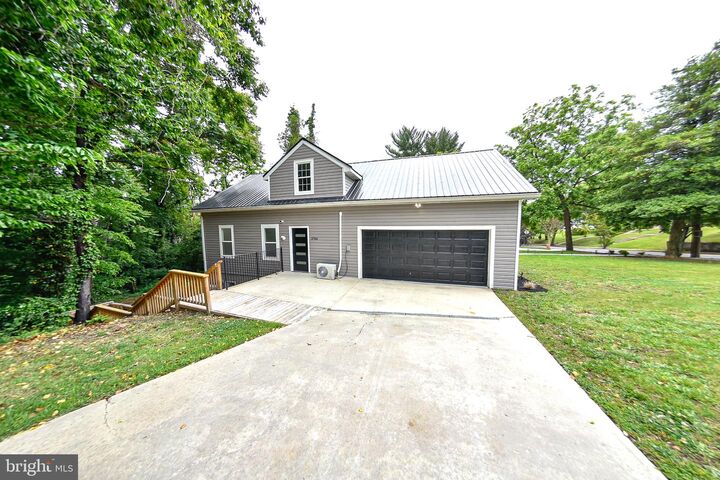 Property Photo: 3704 Suitland Road SE DC 20020