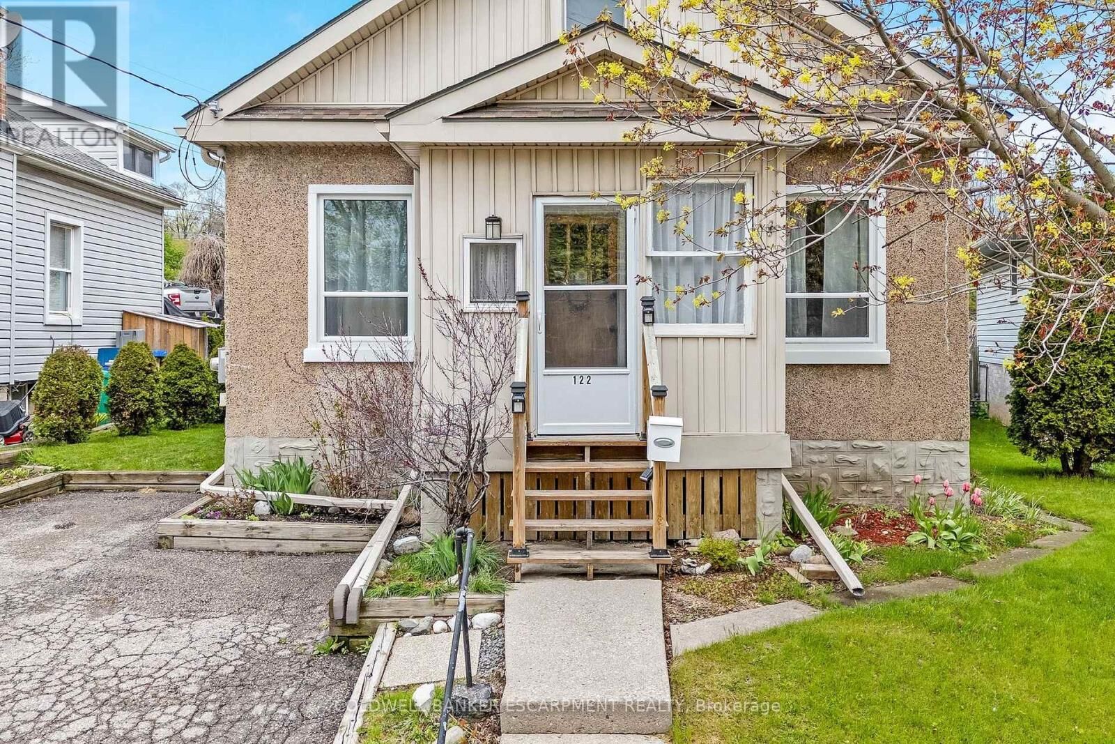 Property Photo:  122 Cedar Street  ON N1S 1W2 