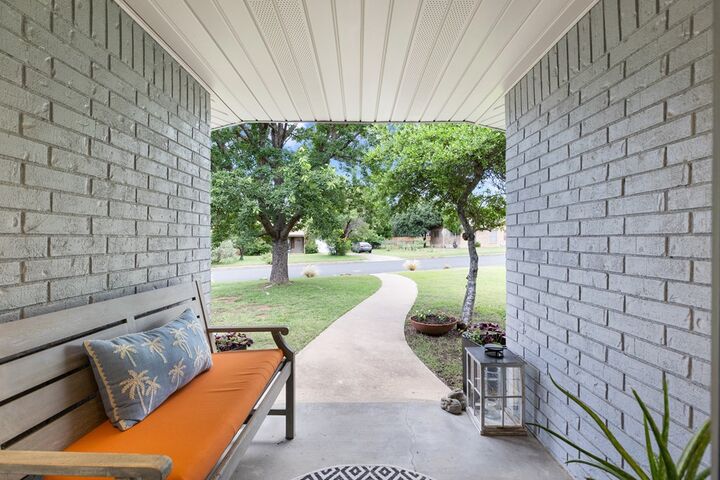 Property Photo:  1003 Avenue A  TX 78624 