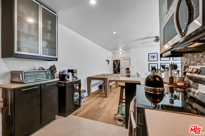 Property Photo:  960 Larrabee St  CA 90069 