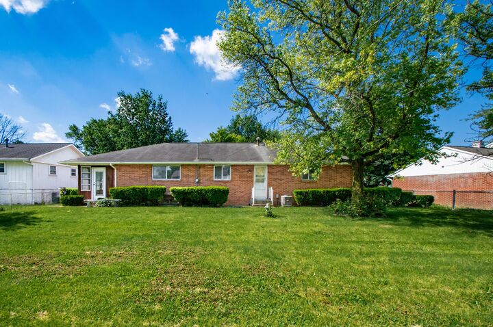 Property Photo: 2928 N Gresham Road OH 43204