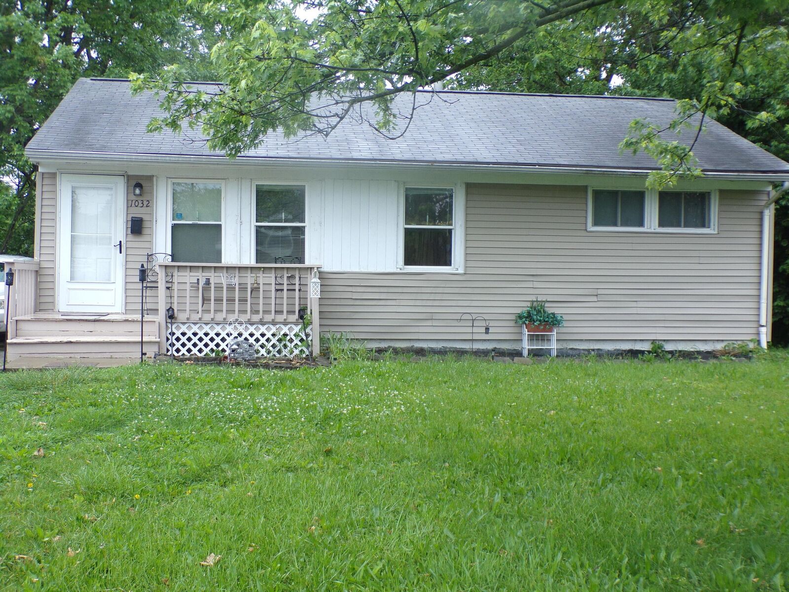 Property Photo: 1032 S Hague Avenue OH 43204