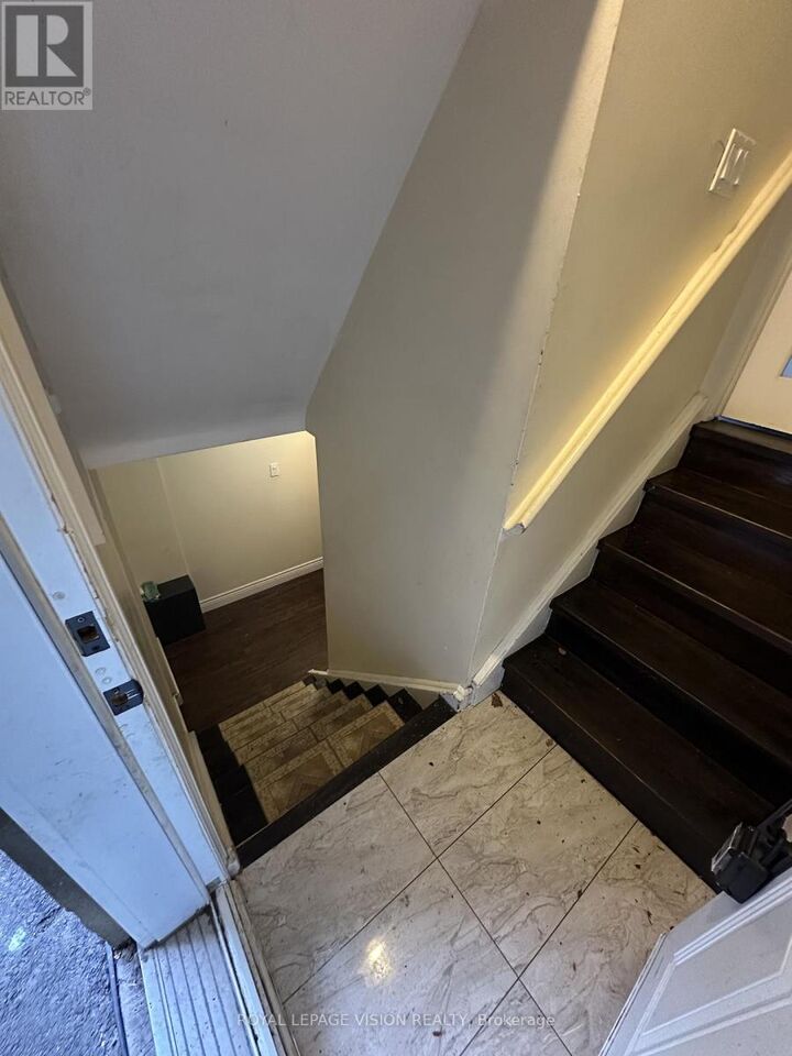 Property Photo:  43 Par Avenue  ON M1G 2G5 