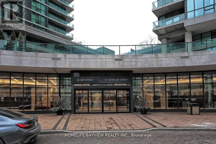 Property Photo:  33 Bay Street 1905  ON M5J 2Z3 