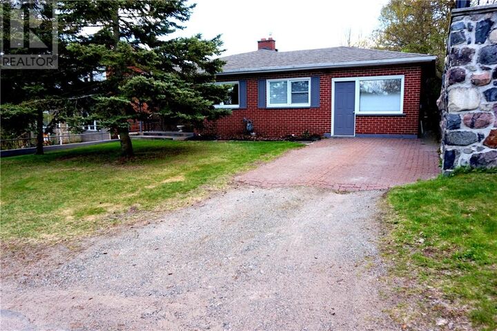 Property Photo:  85 Front Street  ON P3E 3K8 