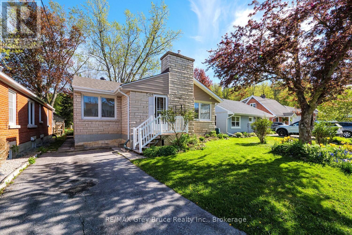 Property Photo:  129 West 3rd A Street West  ON N4K 3J6 