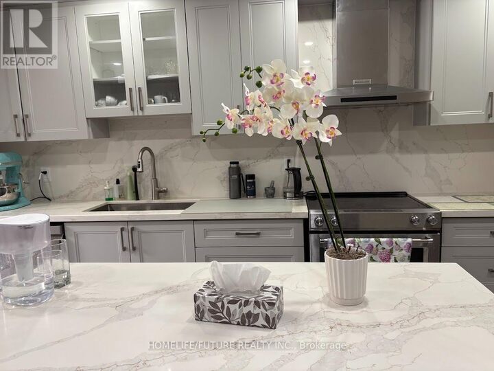 Property Photo:  20 Maffey Crescent  ON L4S 0A7 