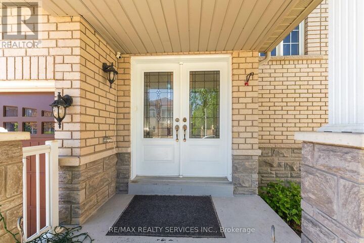 Property Photo:  29 Sir Jacobs Crescent  ON L7A 3V2 