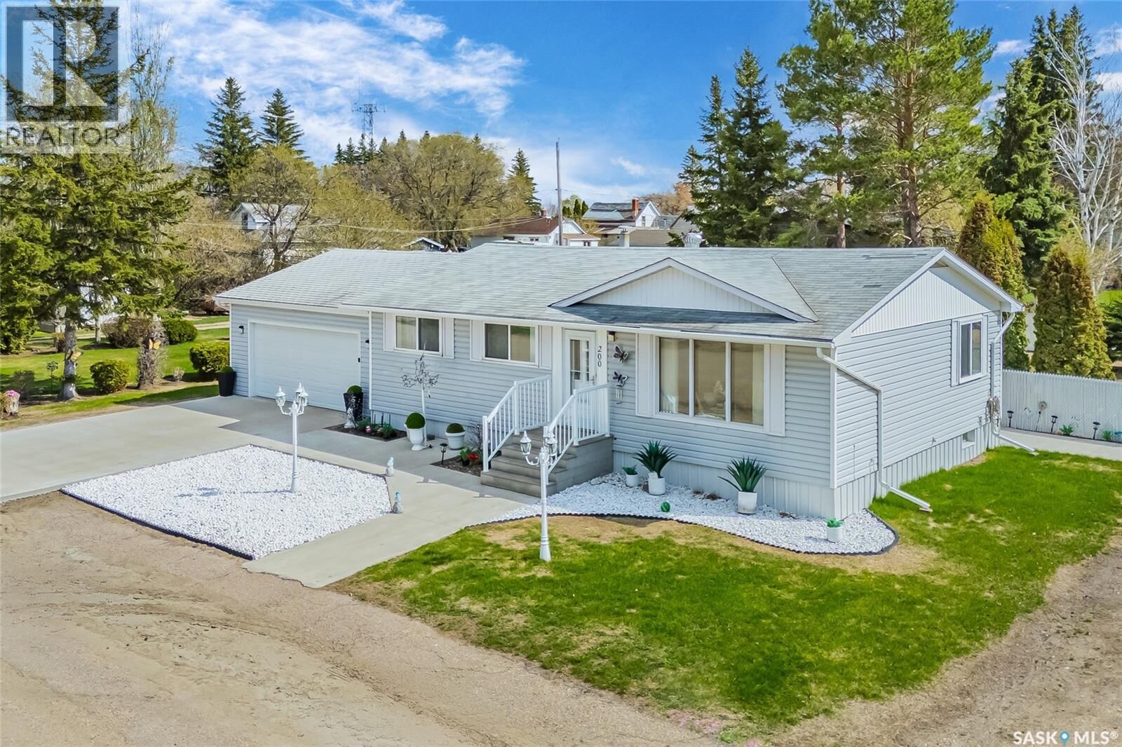 Property Photo:  200 Buffer Avenue  SK S0K 4N0 