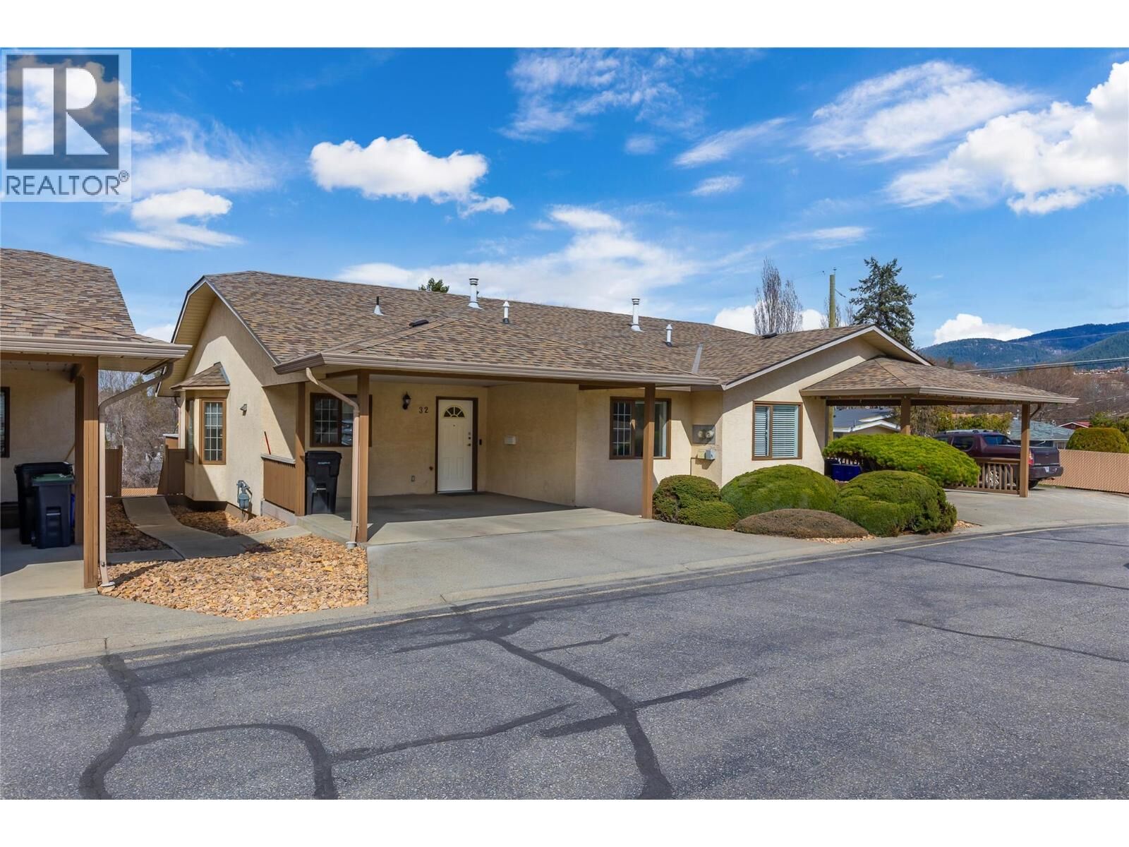 Property Photo:  3930 20 Street 32  BC V1T 4C9 
