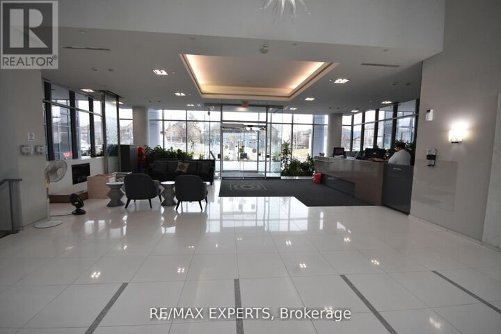 Property Photo:  9090 Yonge Street 203  ON L4C 0Z1 