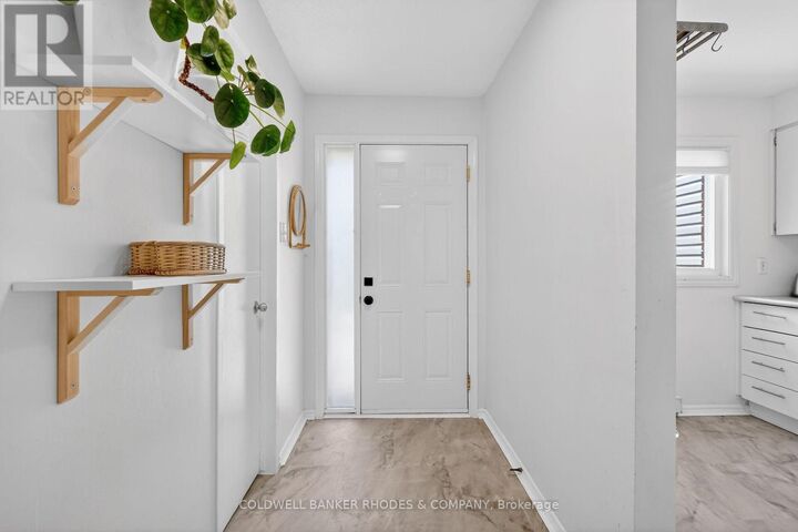 Property Photo:  17 Pixley Private  ON K1G 4C3 
