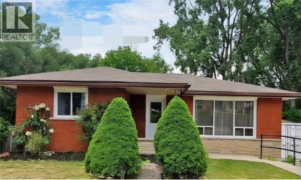 Property Photo: 100 North Fairway Road North ON N2A 2N5