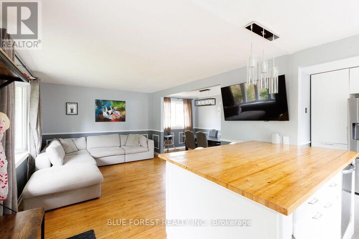 Property Photo:  2 Surrey Crescent  ON N6E 1T6 