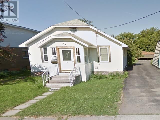 Property Photo:  37 Algoma Ave  ON P6B 2P6 