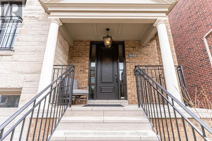 Property Photo: 1842 Pagehurst Avenue ON L4X 1Y6