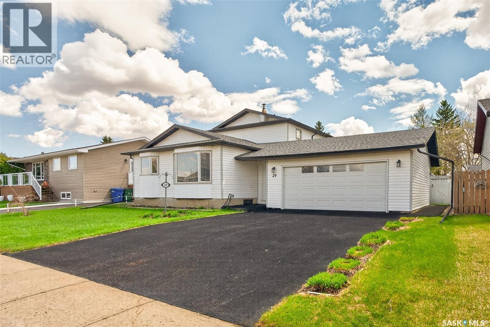 Property Photo:  29 Edelweiss Crescent  SK S6J 1E4 