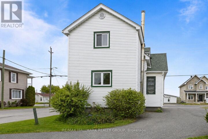 Property Photo:  1274 Main Street East  ON K6A 1C4 