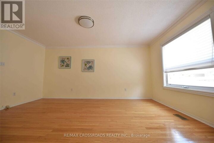 Property Photo:  33 Holmwood Street  ON L4B 4K5 